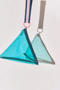 Mala triangular azul