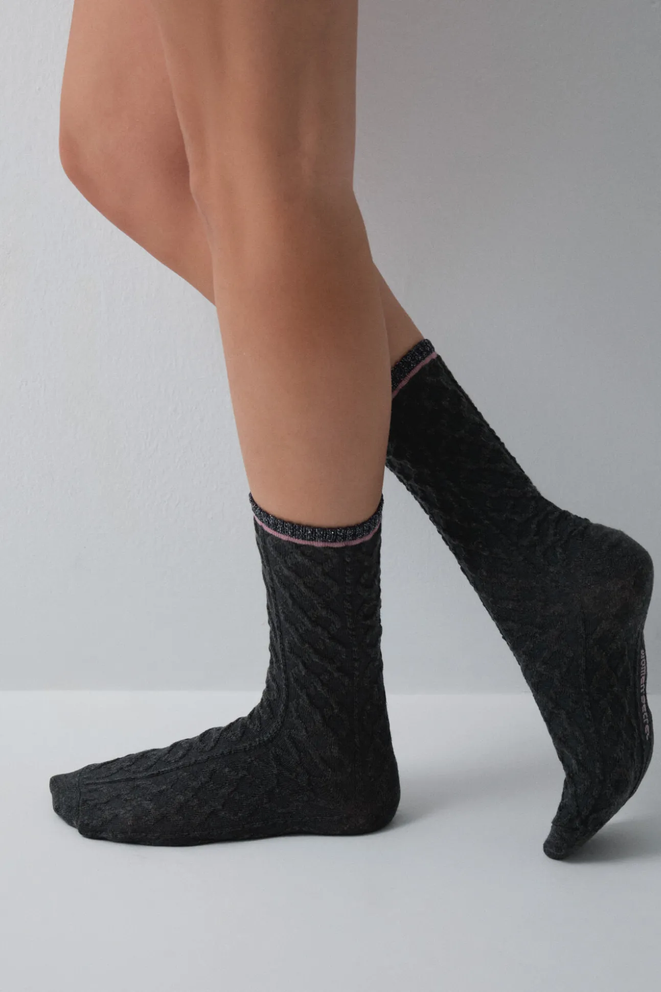 Meias compridas textura lurex cinza