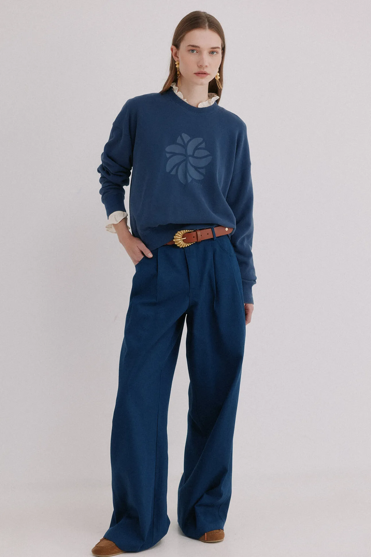 Mónica. Sweatshirt lavada