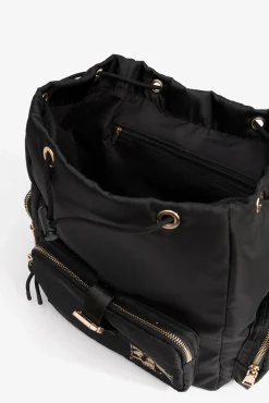 Mochila acolchoada com aba