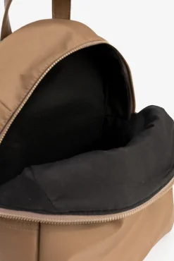 Mochila com bolso de nylon
