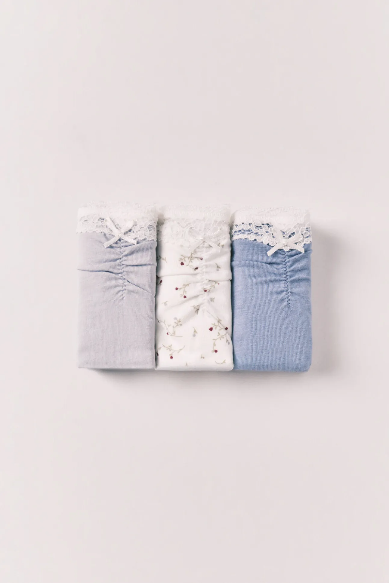 Pack 3 cuecas clássicas em algodão com renda de flores