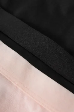 Pack de 2 cuecas clássicas sem costuras visíveis.