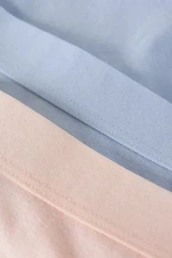 Pack de 2 cuecas clássicas sem costuras visíveis.