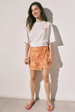 Pareo curto em crochet de flores laranja