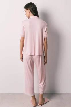 Pijama camiseiro capri em viscose e renda rosa
