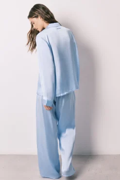 Pijama camiseiro comprido em cetim azul