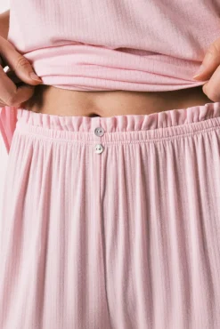 Pijama capri de alças em viscose e renda rosa