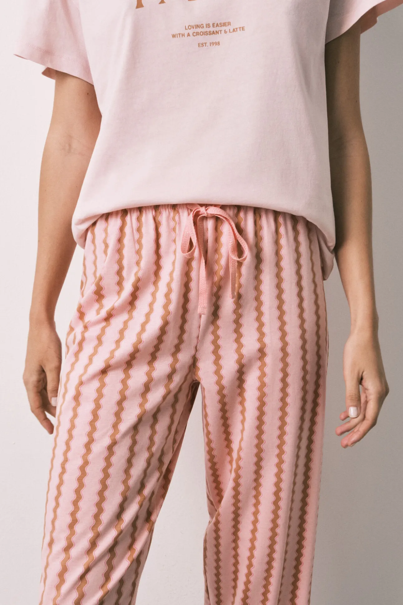 Pijama capri em algodão rosa ondas