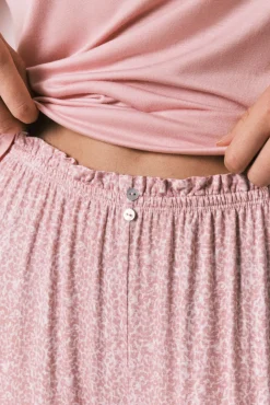 Pijama capri em viscose com estampado animal rosa