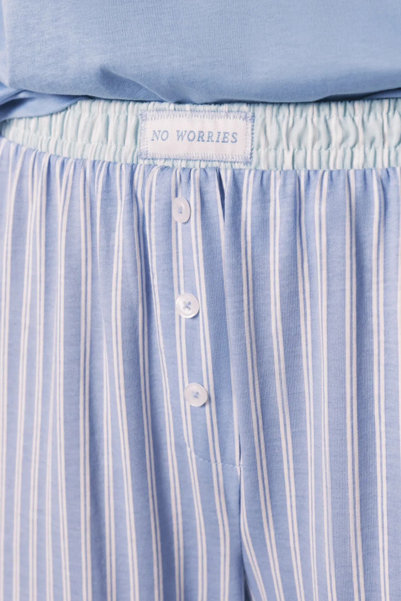 Pijama comprido com calças às riscas em algodão azul