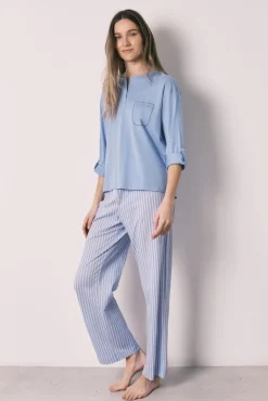 Pijama comprido com calças às riscas em algodão azul