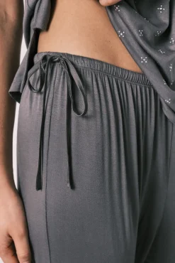 Pijama comprido de alças cinza