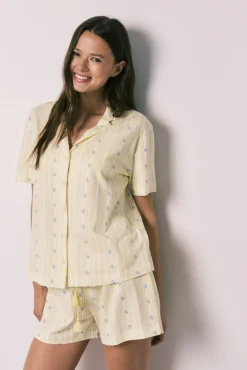 Pijama curto camiseiro em algodão amarelo
