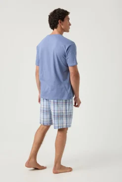 Pijama curto combinado calças xadrez azuis e T-shirt azul claro