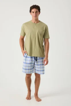 Pijama curto combinado calças xadrez azul verde e T-shirt verde claro