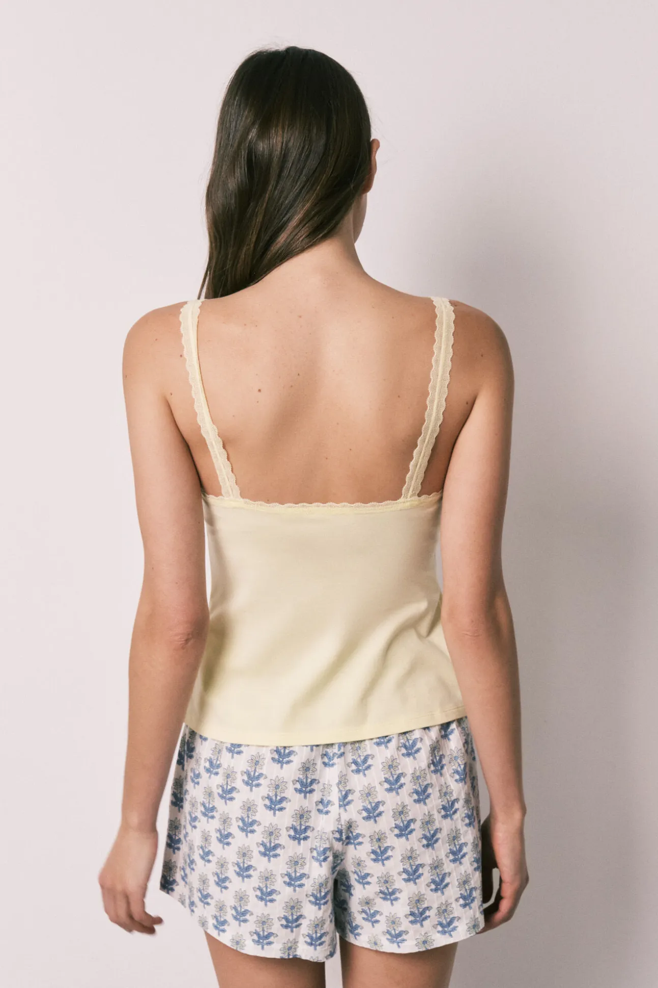 Pijama curto de alças em algodão amarelo