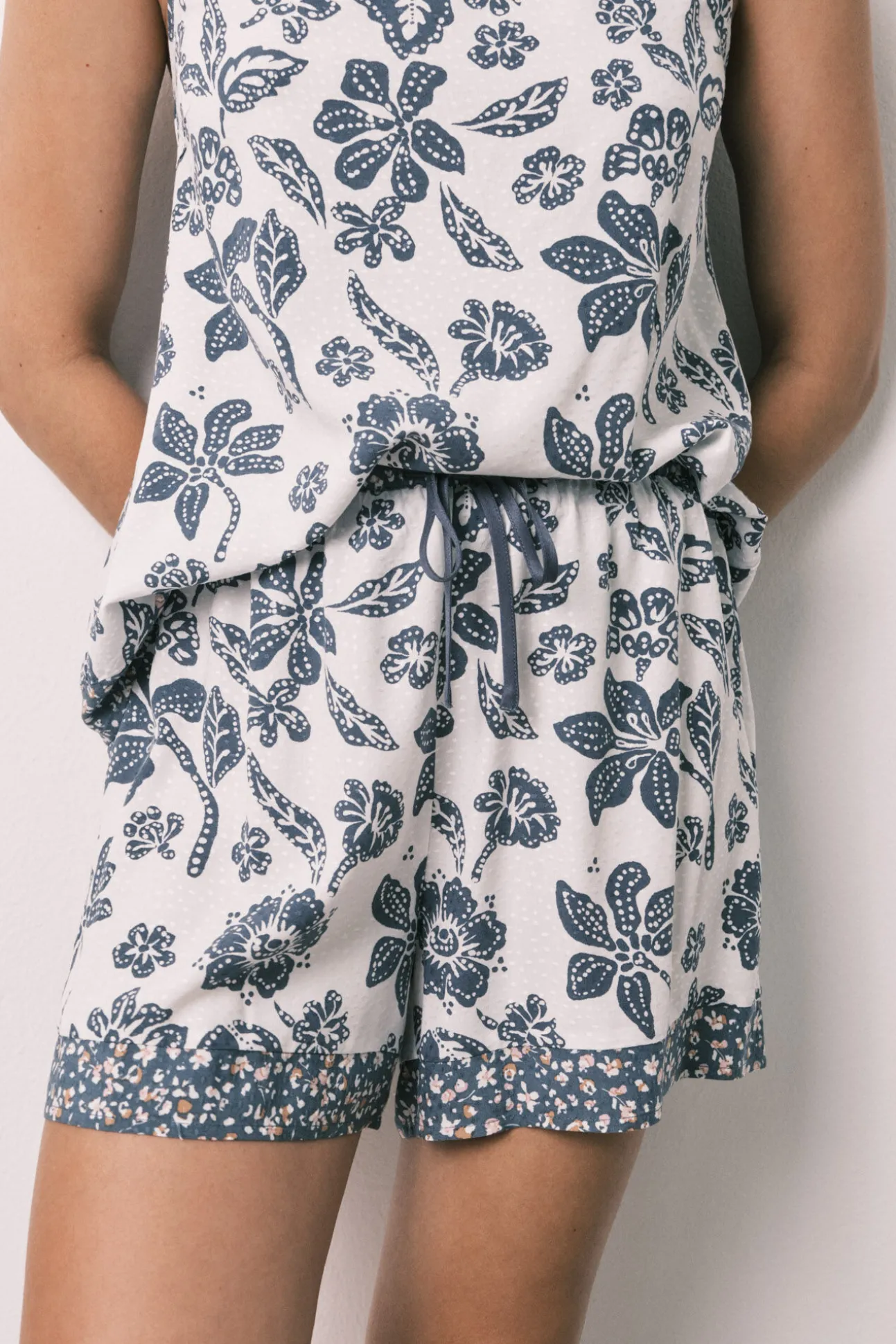 Pijama curto de alças estampado floral