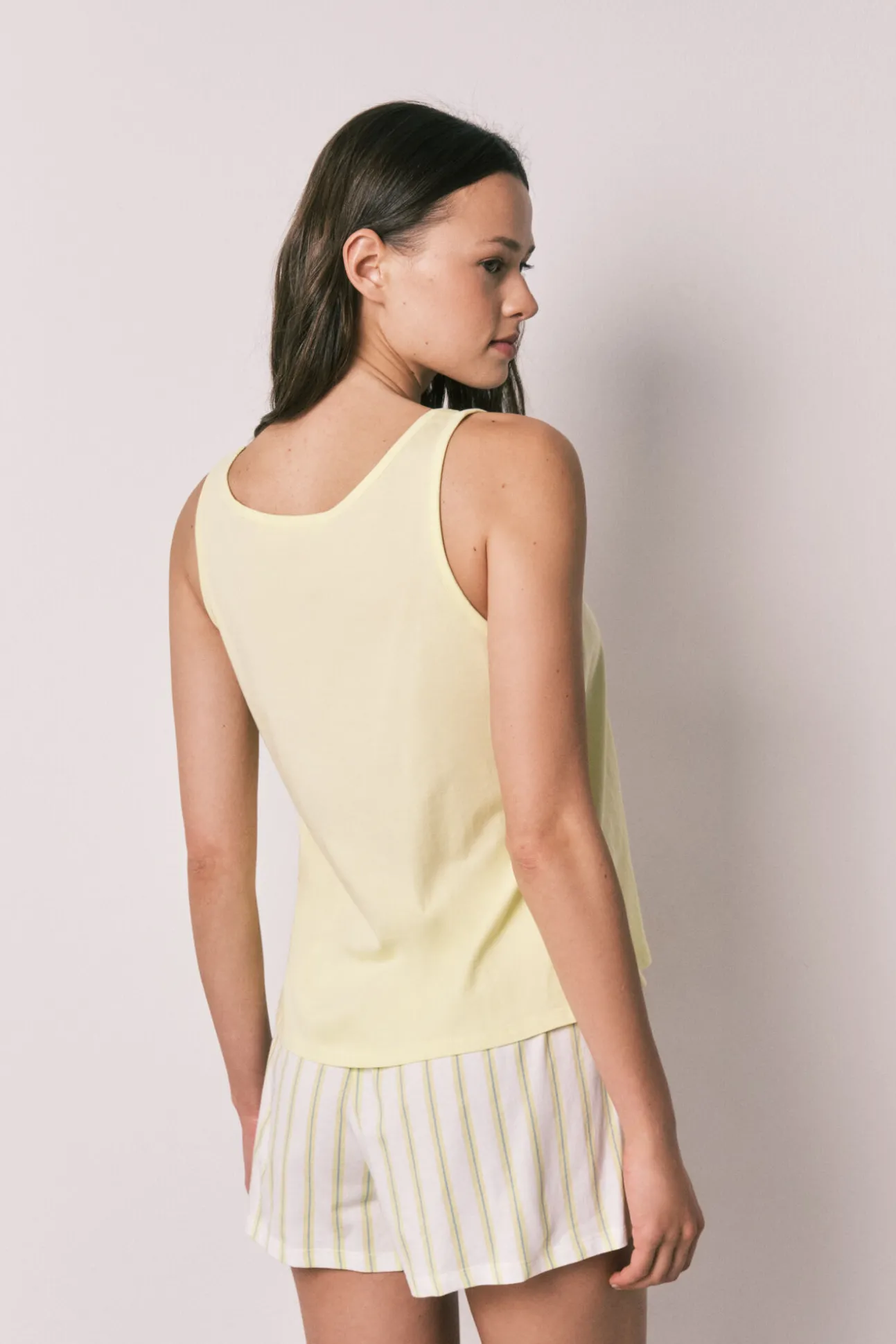 Pijama curto de alças Stitch amarelo