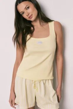 Pijama curto em algodão amarelo decote quadrado