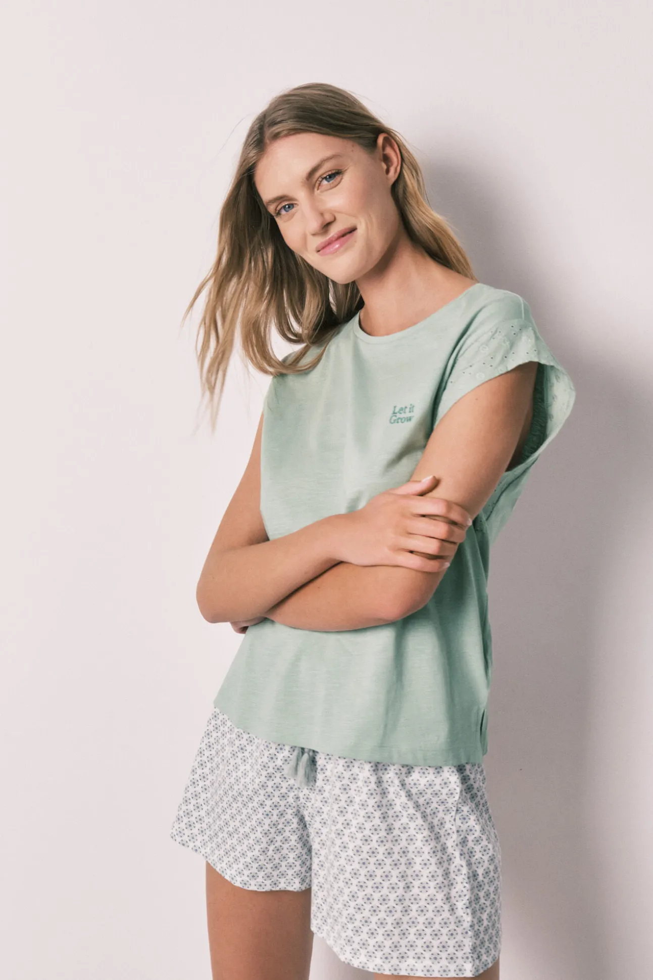 Pijama curto em algodão estampado verde