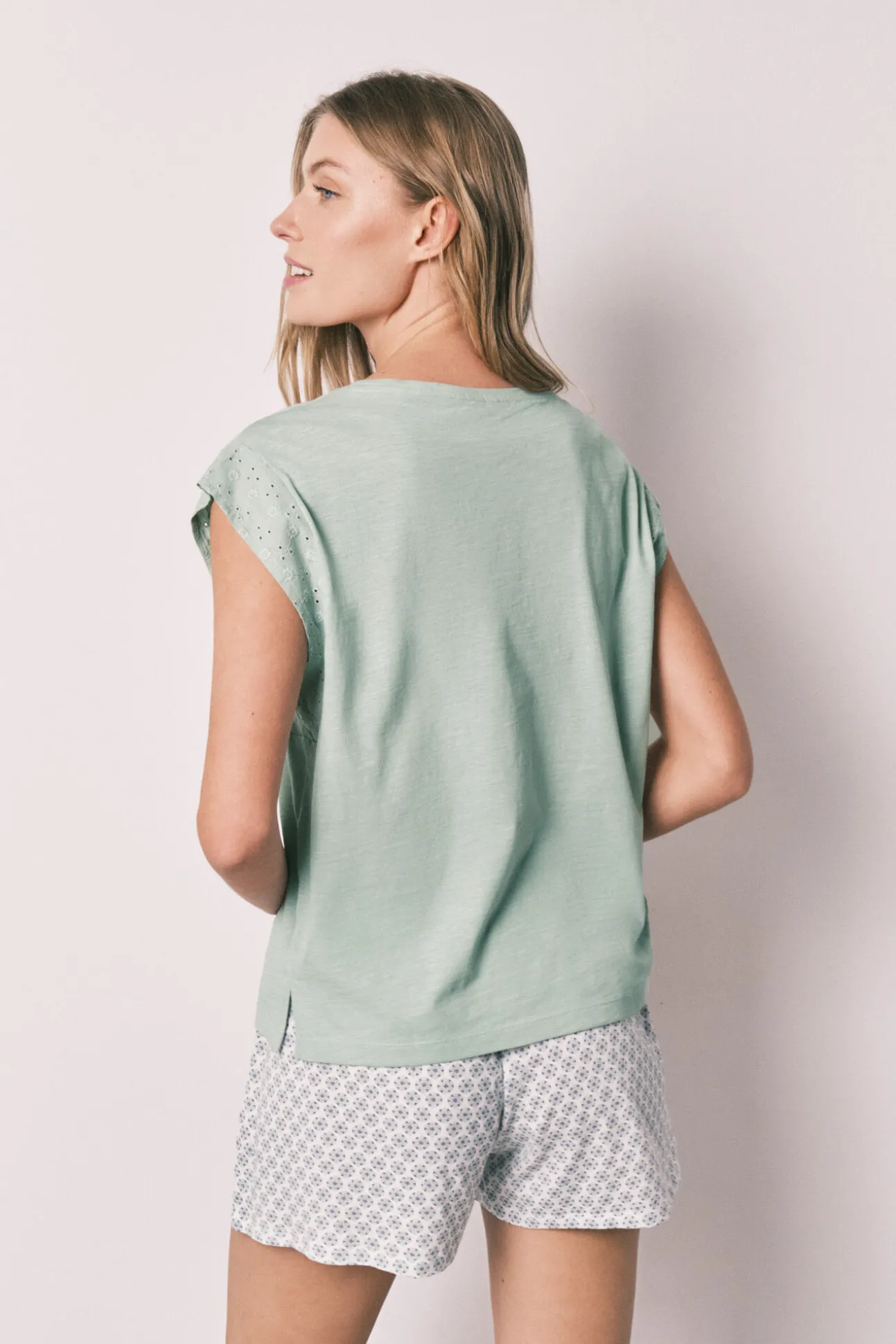 Pijama curto em algodão estampado verde