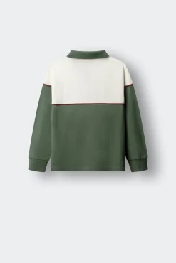 Polo de manga comprida com recortes e costuras para menino