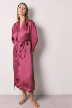 Robe comprida acetinada com folhos