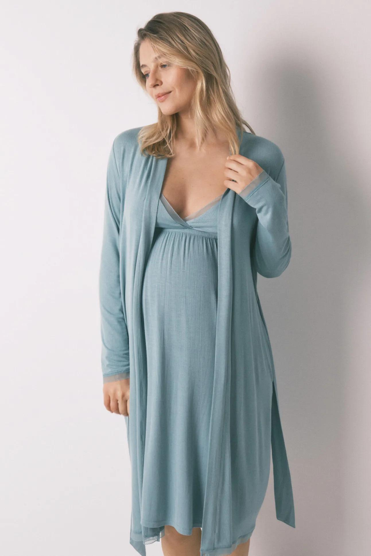 Robe comprida maternity com cinto canelado verde