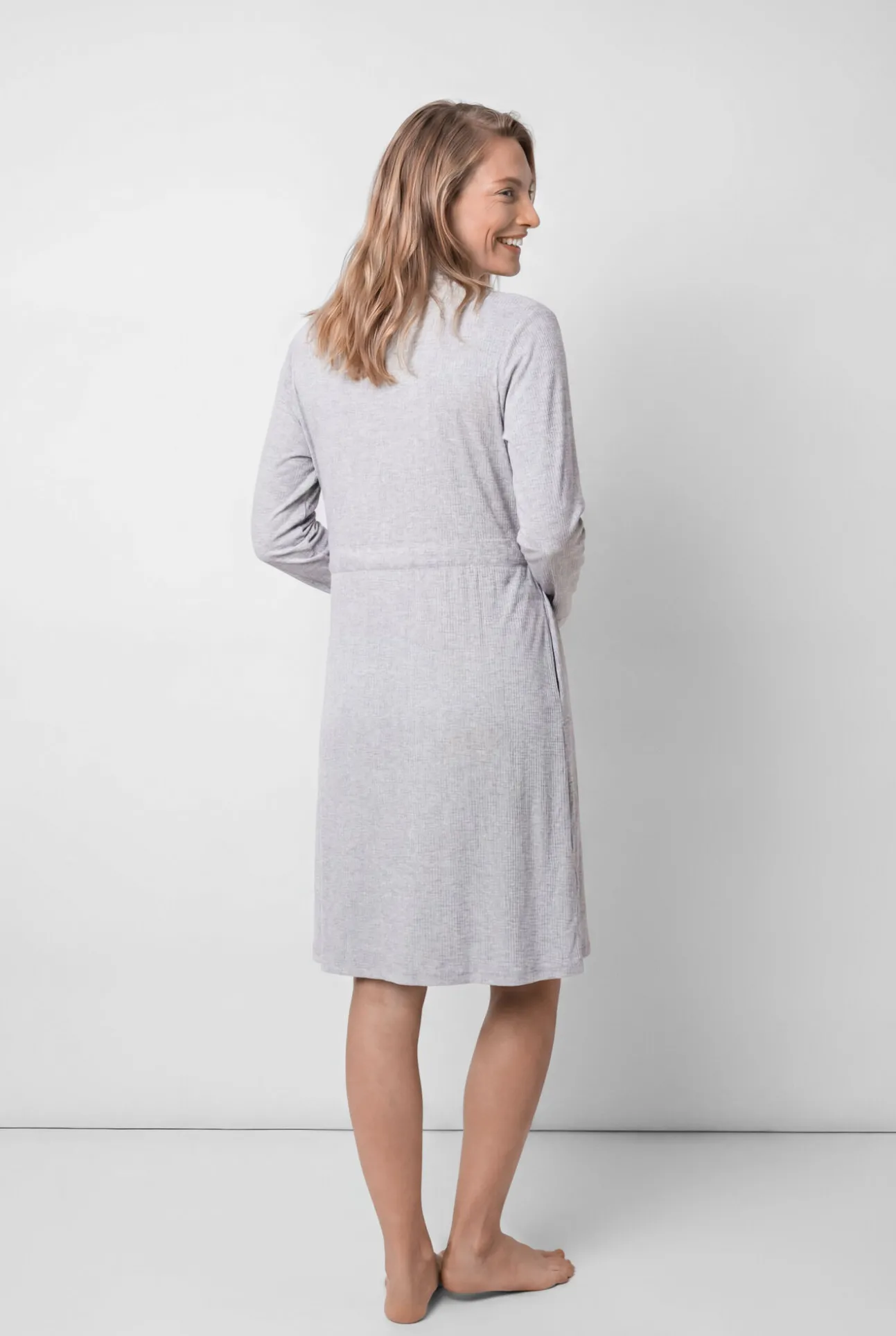Robe midi com cinto cinza