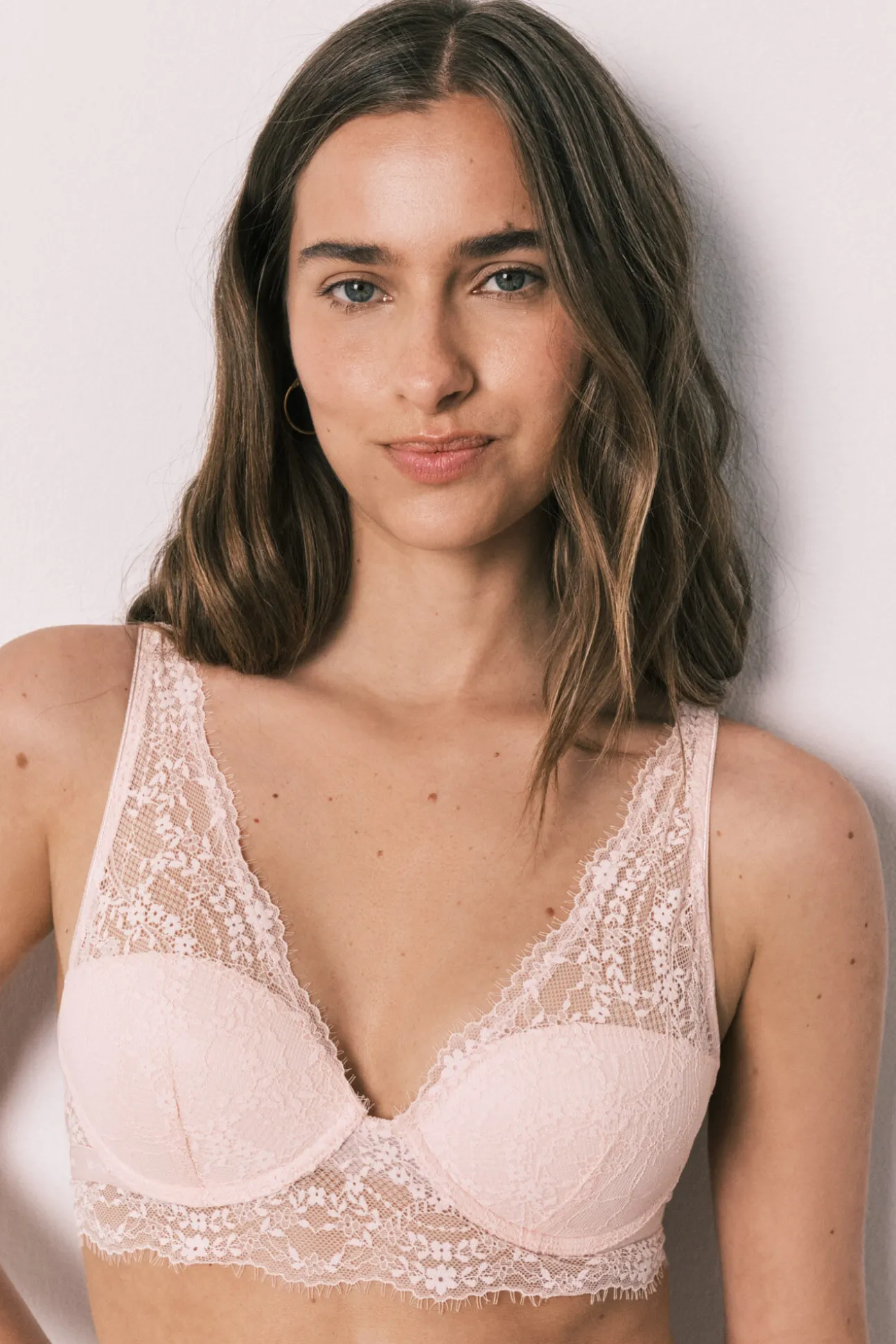 Soutien halter com enchimento em renda rosa INTUITIVE