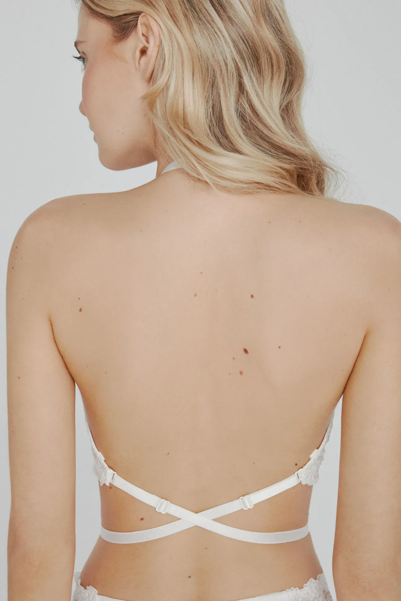 Soutien Ivette Bridal com alças multiposição e push-up em branco