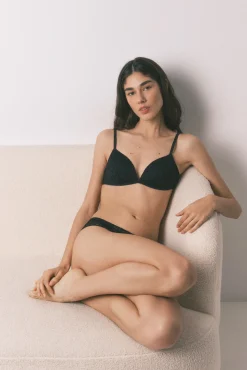 Soutien triangular CHARMING com enchimento em renda preto