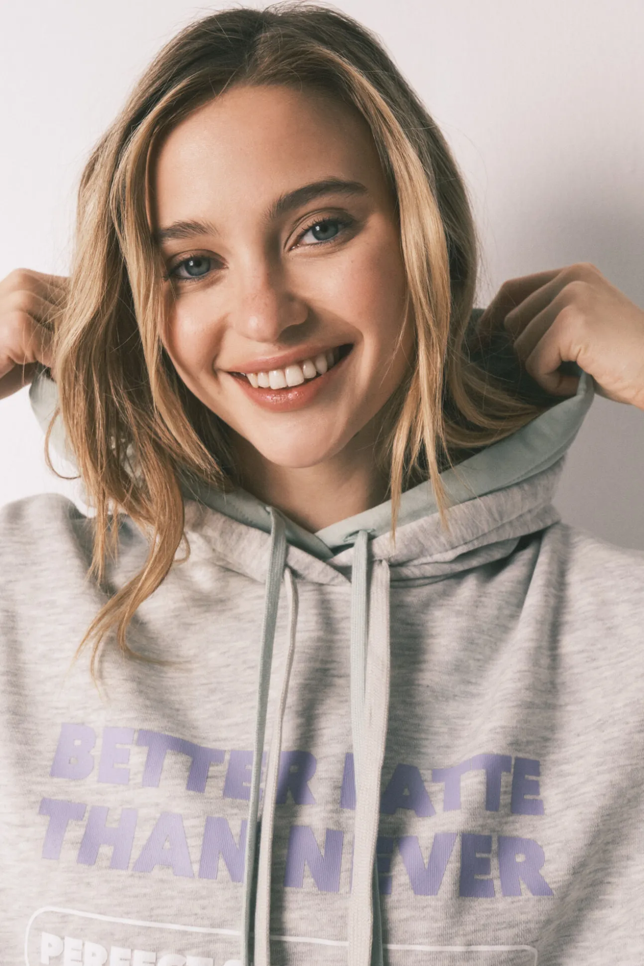 Sweatshirt capuz em felpa de algodão cinzento