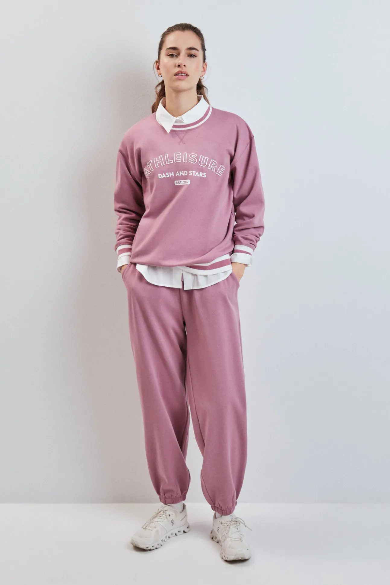 Sweatshirt college em felpa rosa