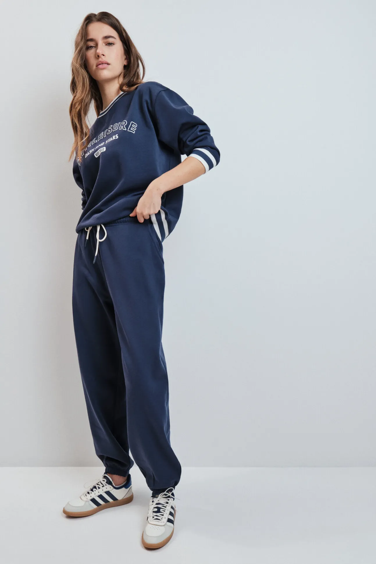Sweatshirt college em moletão azul