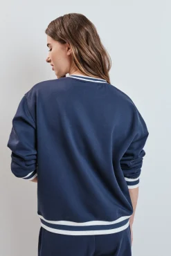 Sweatshirt college em moletão azul