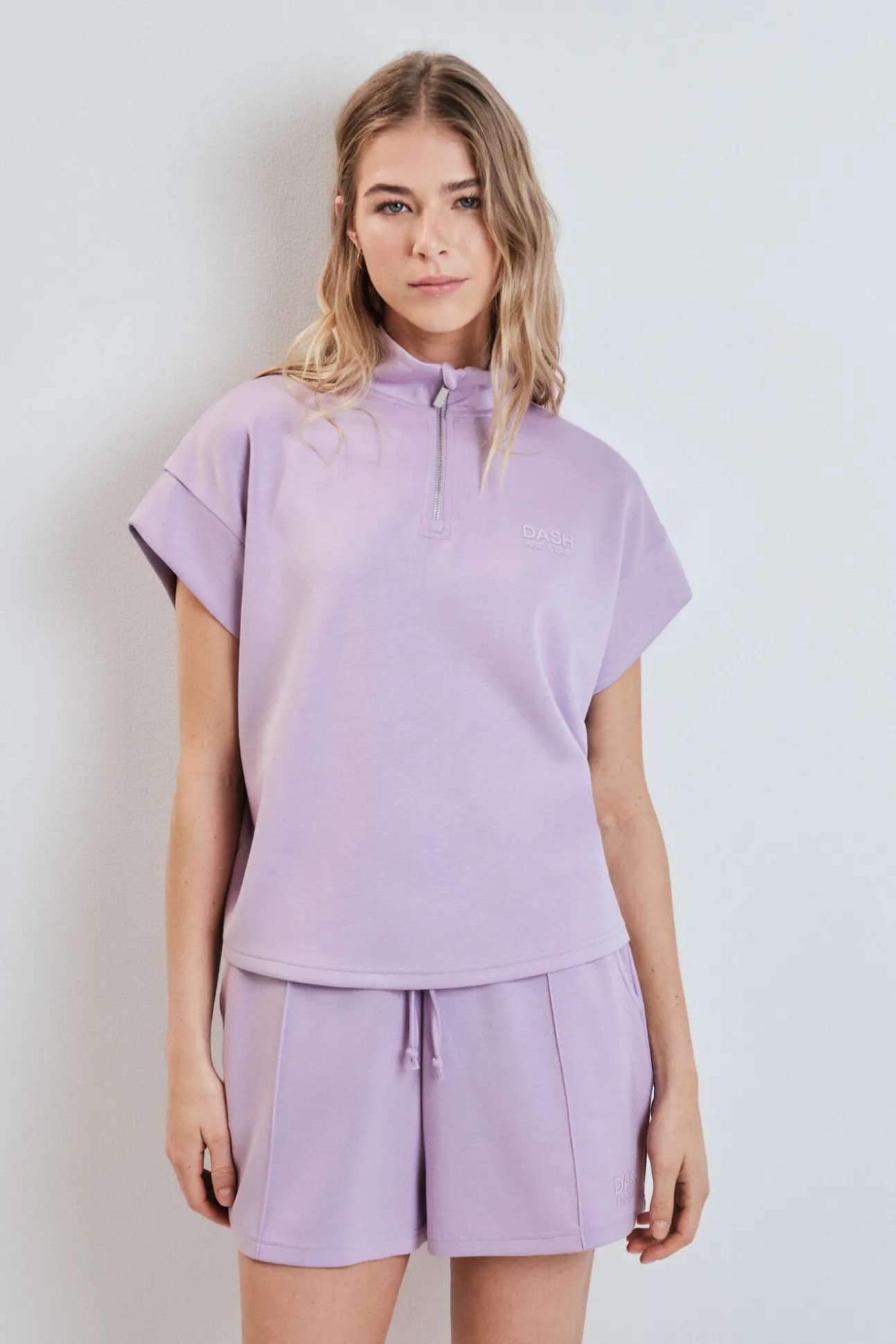 Sweatshirt manga curta em viscose suave lilás