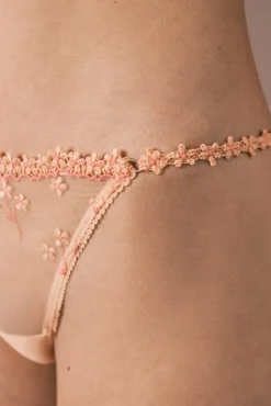 Tanga de tiras bordado de flores laranja