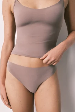 Tanga em microfibra clean cut marrom