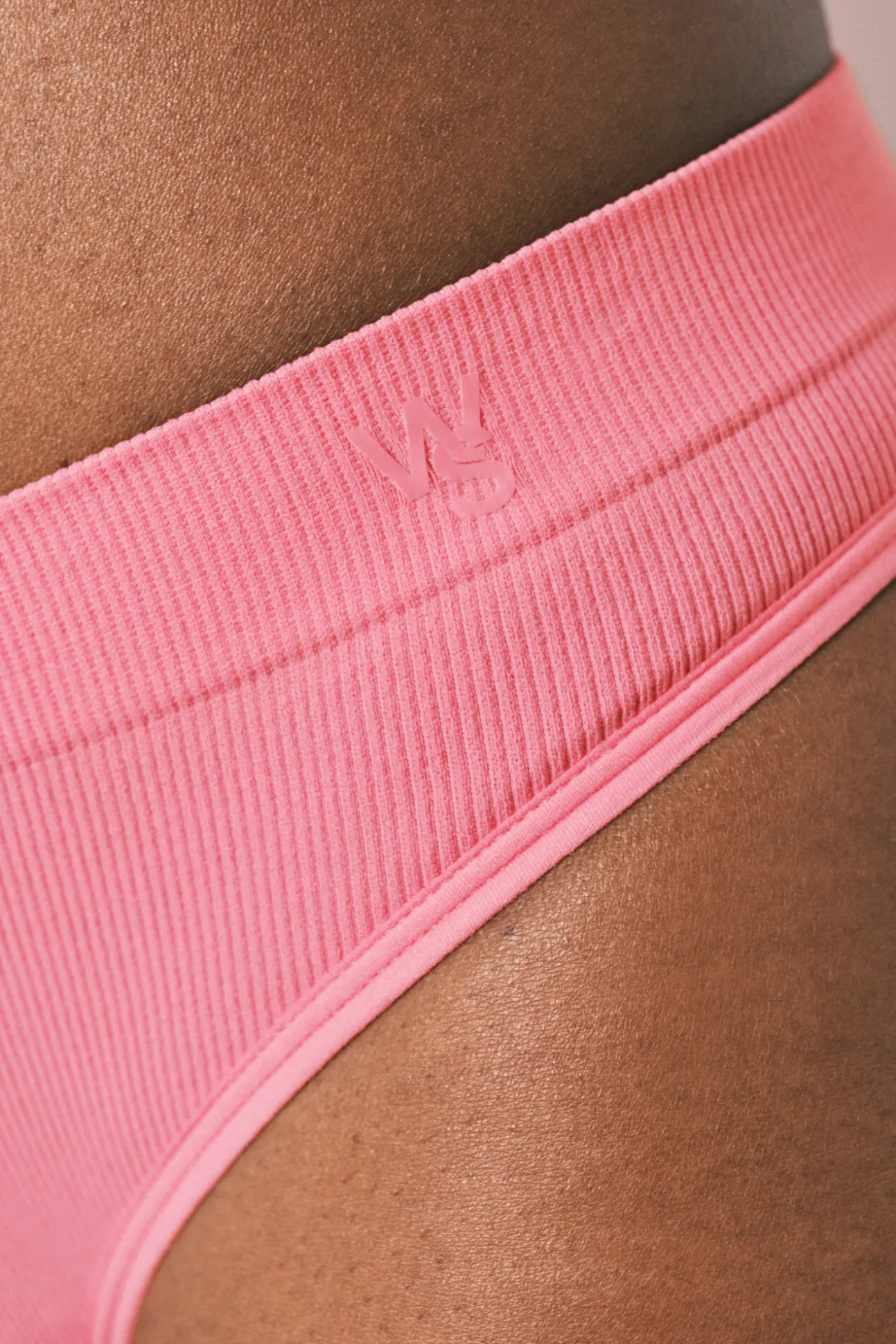 Tanga larga canelada sem costura coral