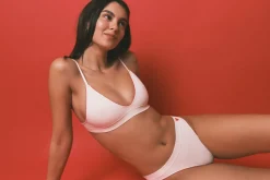 Tanga sem costura em canelado branco