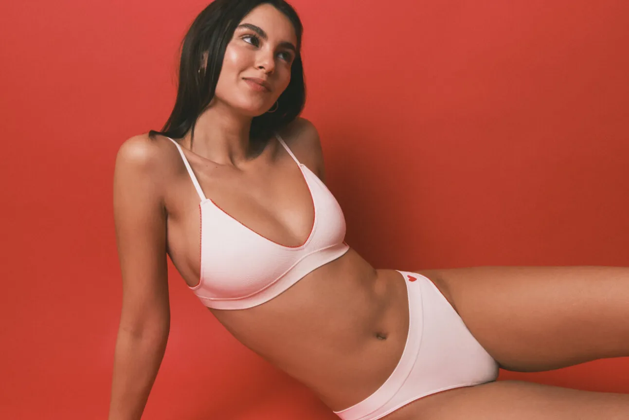 Tanga sem costura em canelado branco