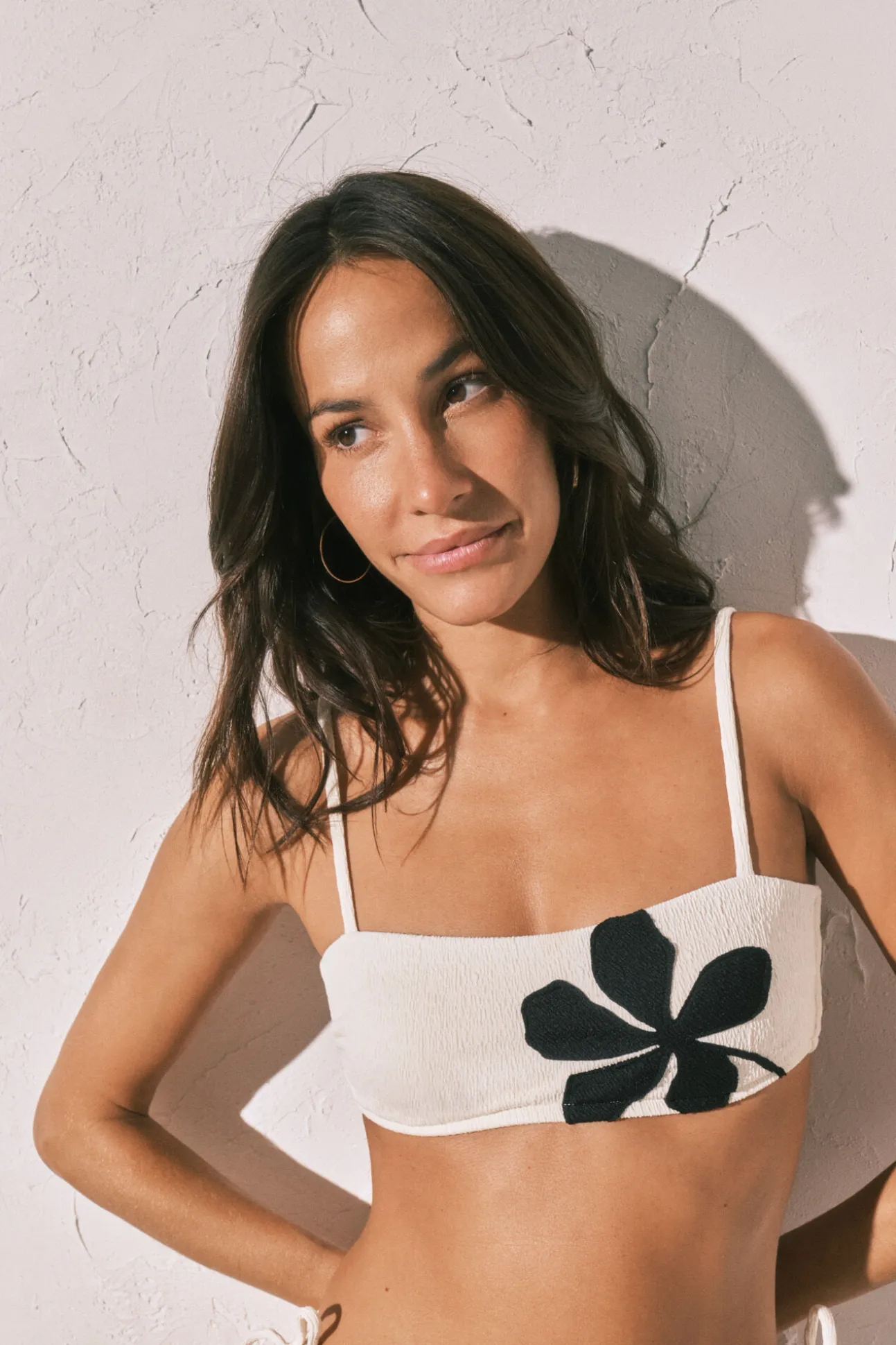 Top biquíni bandeau estampado flor branco