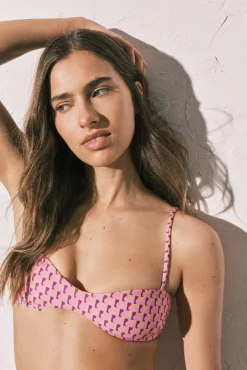 Top biquíni horizontal estampado geométrico rosa