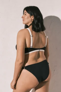 Top biquíni triangular semibrilhante preto