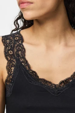 Top com detalhe de renda