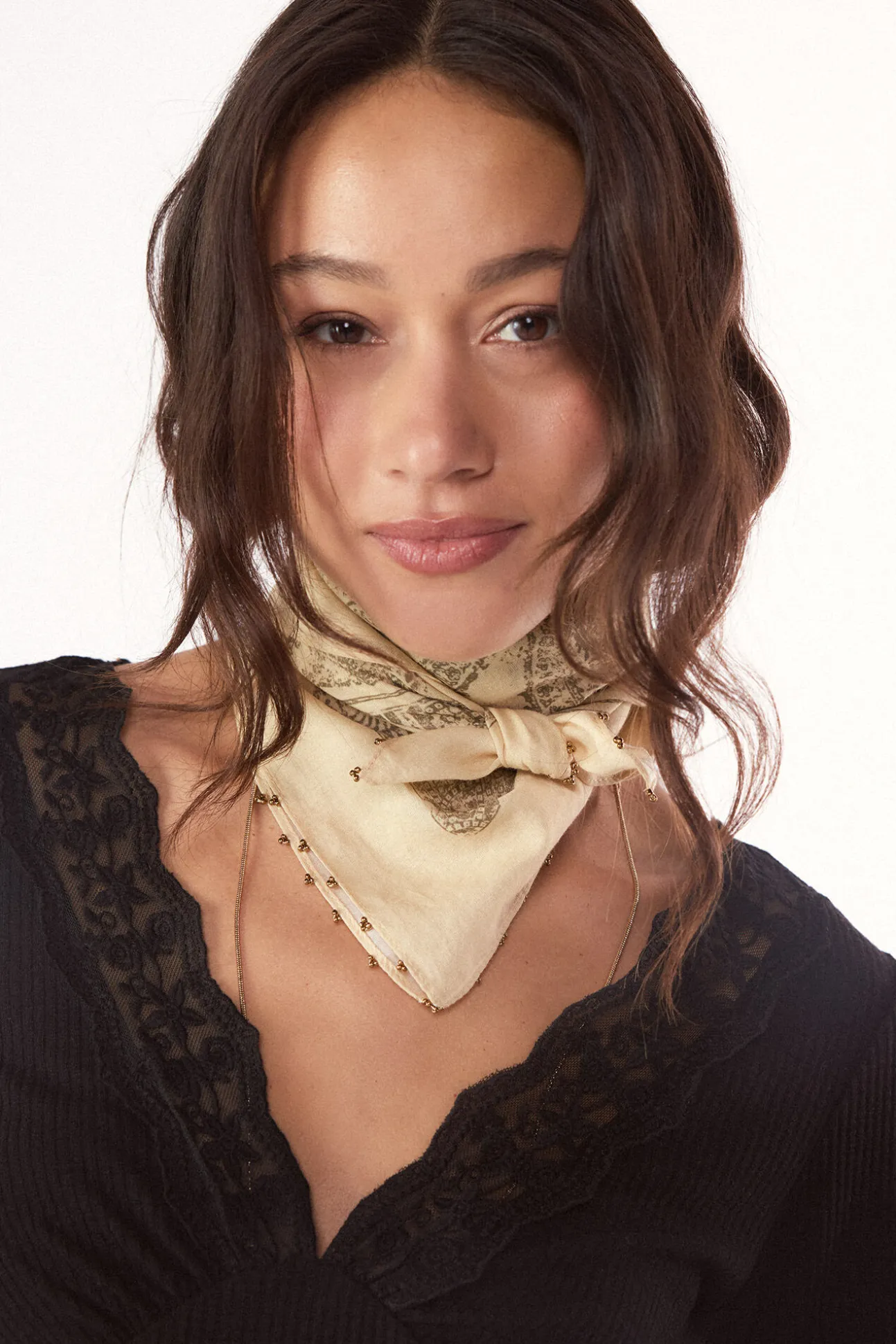 Top com estrutura e detalhes de renda