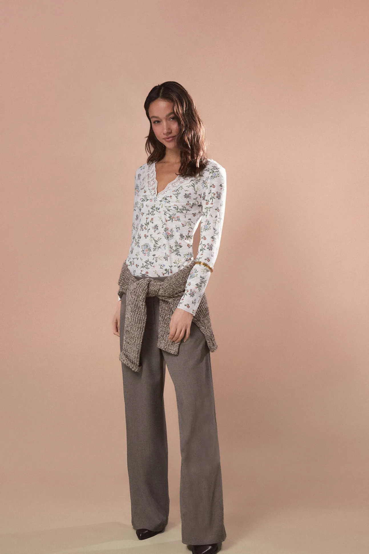 Top com estrutura e detalhes de renda