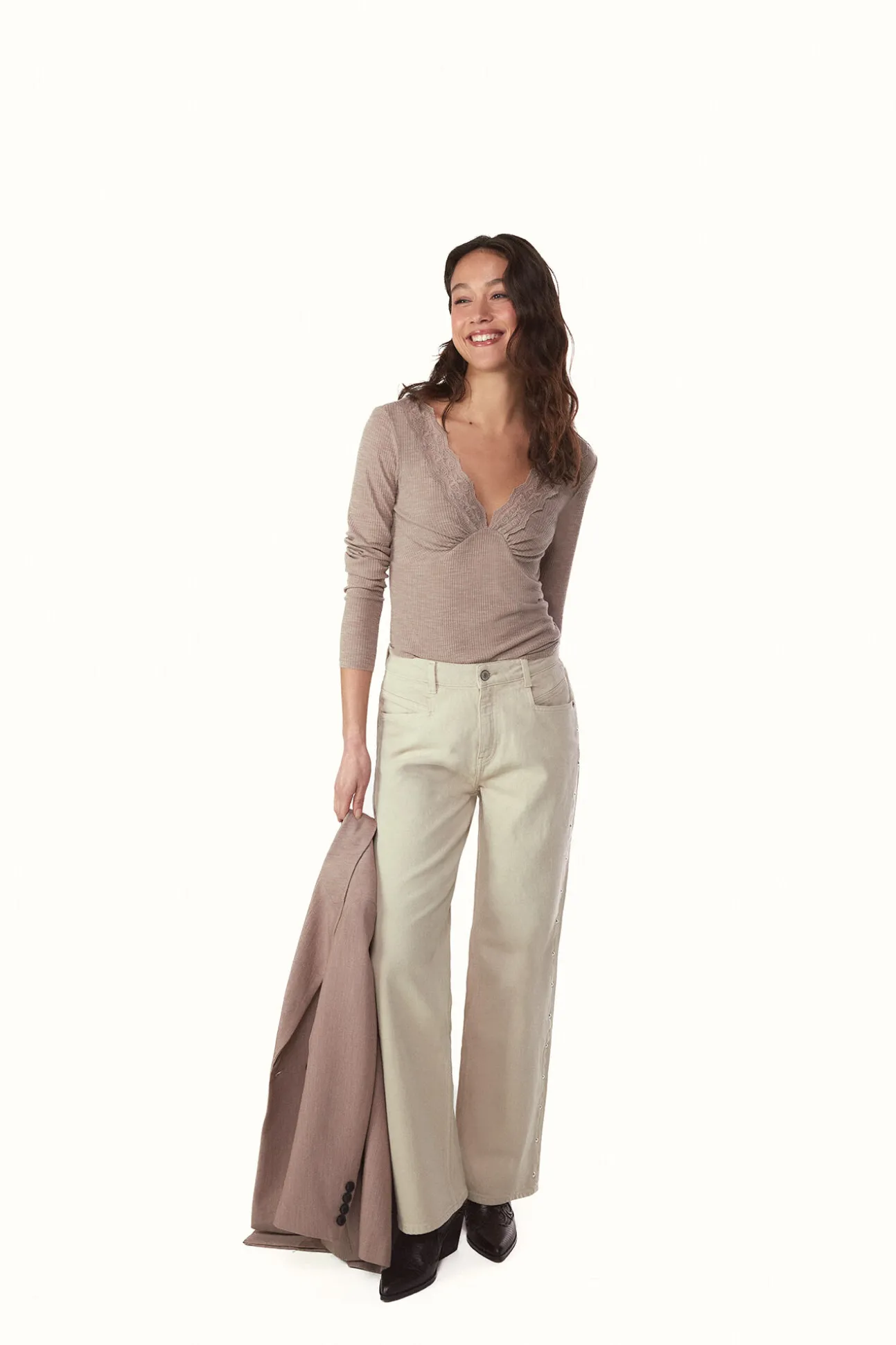 Top com estrutura e detalhes de renda